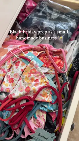 You won’t want to miss these exclusive prints 🥰 Black Friday drop: ✨Fabrics: remnant & sample fabrics, aka some you’ve never even seen !! ✨Sizes: XS-XXL ✨When: TBD #swimwear #madetoorder #handmade #customswimwear #SmallBusiness 