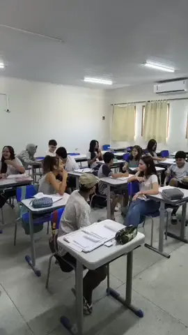 Quando você separa a duplinha!  #meme #professor #escola 