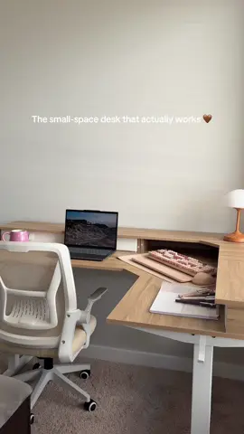 Functional, chic & perfect for small spaces 🛋️ #smallspaces #smallspacesdesk #standingdesk #desk #aestheticoffice 