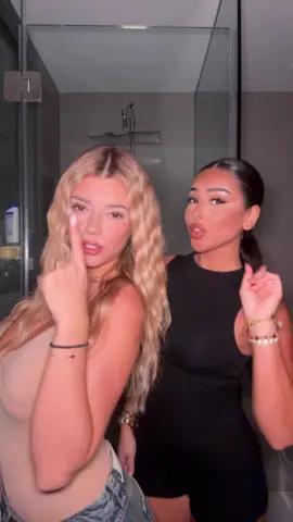 👩🏼👩🏻 @O V S I E 