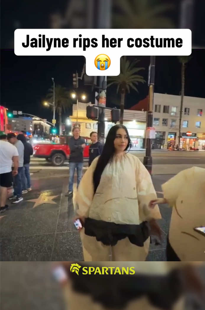 Jailyne ojedas rips her costume 😭 #jailyneojeda #fyp 