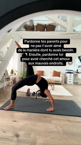 Pardonne tes parents pour ne pas t'avoir aimé de la manière dont tu avais besoin. Ensuite, pardonne toi pour avoir cherché cet amour aux mauvais endroits. #blessuredelame #enfantintérieure #blessurederejet #blessuredabandon #dépendanceaffective 