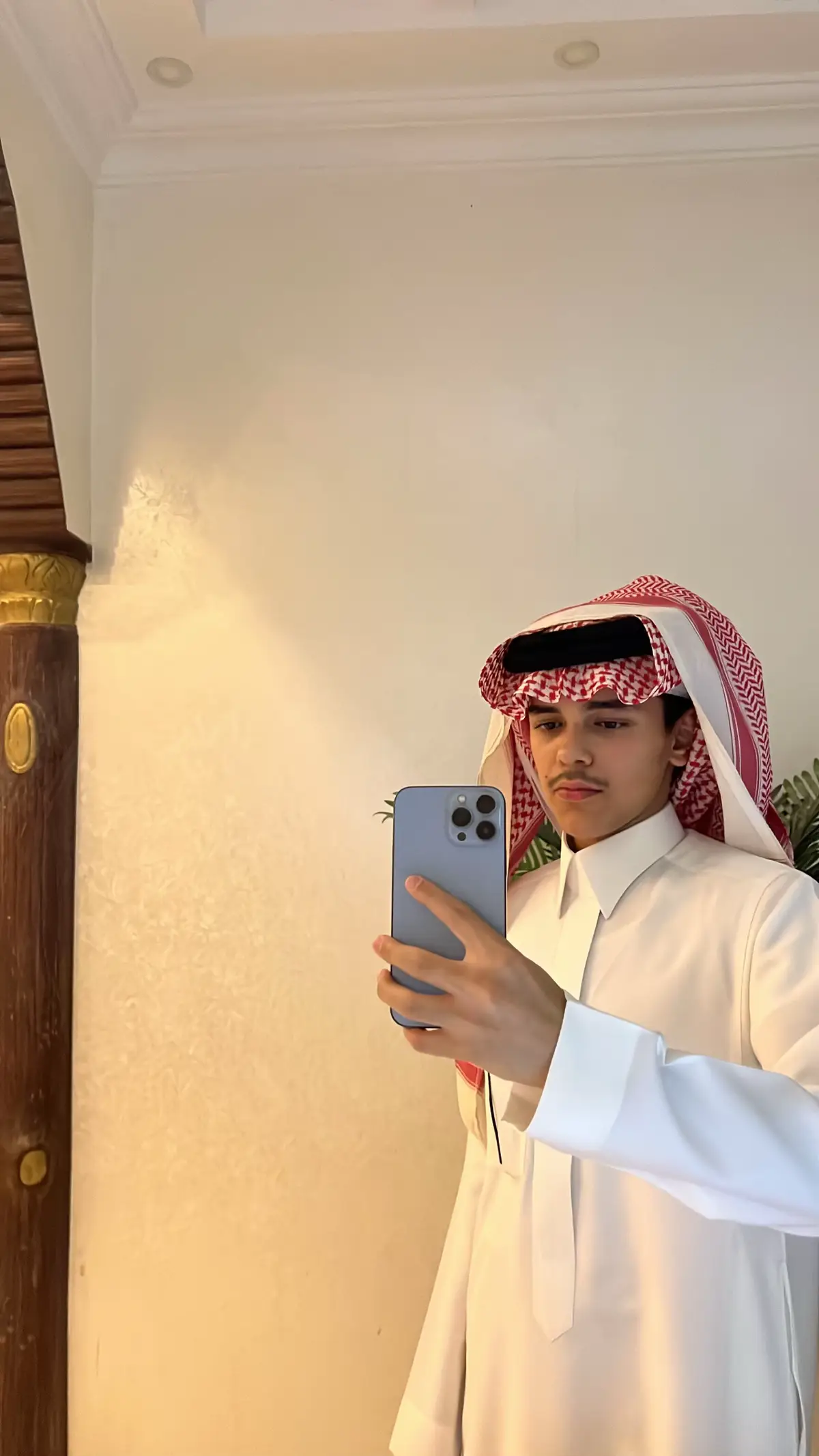 احسبك تمزح علي بحكاك لين منك بكت عيني حتى اسمي اسمعه عند دعاك ولا انت مقفي ماتوحيني .#foryou #4u 