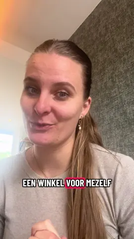 Een droom die uit komt! Een hele dag de eigenaar van mijn eigen winkel! Helemaal CreaMoments en helemaal leuk! Kom bladeren door mijn familieboekje, gezellig een praatje maken en kijken naar mijn gehele collectie. En natuurlijk een leuke activiteit voor de kids gedurende de hele dag. Hopelijk zie ik jou ook woensdag, 22 oktober, in Hoofddorp centrum! #creamoments #herinneringenmaken #popupstore #lancering #familieboekje 