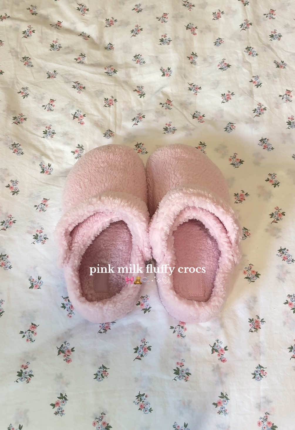 wait for it.. 🌷🎀 @Crocs #pinkcrocs #pinkmilk #pinkmilkcrocs #fluffyslippers #crocsnewarrivals 