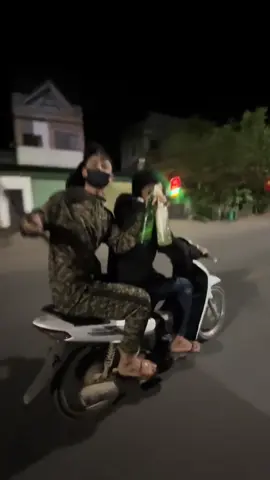 a đi kiếm đối thủ mà ki có