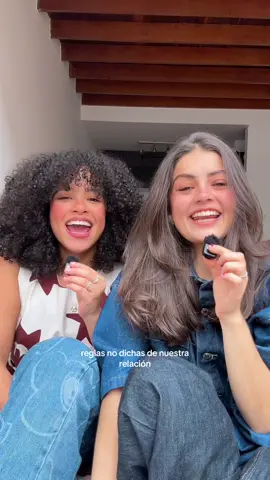 Reglas no dichas de nuestra relación, edición baño 🫧 🛀 En lo único en lo que estamos de acuerdo es en llevar siempre @María Salomé Colombia 🙂‍↔️💗 #publicidad