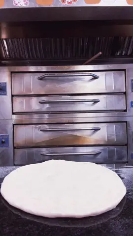 It’s show time!👻🍕#pizza #tiktoklive #pizzalover #restaurantlife #andrethepizzaguy 