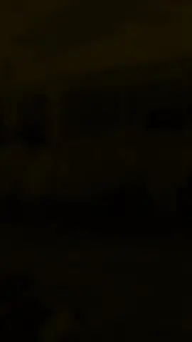 Pekalongan, 15 Oktober 2025 — Sekitar 1.200 santri dari enam pondok pesantren di Kota Pekalongan menggelar aksi damai di depan Gedung Aswaja Pekalongan, Rabu (15/10/2025). Aksi ini merupakan bentuk protes terhadap tayangan program Expose Uncensored di Trans7 yang dinilai melecehkan Pondok Pesantren Lirboyo, Kediri. Aksi tersebut diikuti para santri dan alumni pesantren se-Pekalongan Raya yang menyampaikan kecaman terhadap isi tayangan yang dianggap menyinggung pesantren dan para kiai. Perwakilan Himpunan Alumni dan Santri Lirboyo Pekalongan, Kiai Hadiwi, menyampaikan kekecewaan mendalam atas tayangan tersebut. “Kami hadir di sini dengan harapan semoga ini menjadi kafarat, pelebur dosa kami selama mondok di Lirboyo. Kami sangat tersinggung dan tersakiti oleh narasi tayangan Expose Uncensored Trans7 pada Senin, 13 Oktober 2025,” ujarnya. Aksi ini turut dihadiri Wali Kota Pekalongan Achmad Afzan Arslan Djunaid, Ketua DPRD Mohamad Azmi Basyir, Kapolres Riki Yariandi, Dandim 0710/Pekalongan Ihalauw Garry Herlambang, serta perwakilan Kejaksaan dan Pengadilan Negeri Pekalongan. Dalam aksi tersebut, perwakilan peserta, Mujib, membacakan sembilan tuntutan, termasuk permintaan agar Trans7 menyampaikan permohonan maaf secara langsung kepada Pondok Pesantren Lirboyo dan bertanggung jawab secara hukum atas tayangan tersebut. Perwakilan CT Corp yang menaungi Trans7 hadir dan menyampaikan permohonan maaf kepada peserta aksi. “Saya ikut berempati kepada seluruh hadirin. Apa yang dirasakan rekan-rekan di sini juga kami rasakan. Sebagai perwakilan CT Corp, saya memohon maaf atas nama pribadi,” ujarnya. Wali Kota Pekalongan menegaskan dukungannya terhadap tuntutan para santri dan berkomitmen menyampaikan keresahan tersebut ke pihak terkait. Aksi damai ditutup dengan penandatanganan petisi oleh Forkopimda, tokoh masyarakat, serta perwakilan santri dan alumni pondok pesantren. #fypシ゚ #jangkauanluas #masukberandamuu 