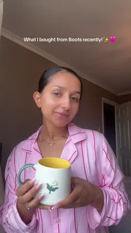 I actually filmed this a month ago but forgot to post💁‍♀️ @Boots UK  @NARS Cosmetics: Creamy concealer   @L'Oréal Paris UK  @Beauty of Joseon: Sunscreen  @L’Oréal Paris: Elvive growth booster serum, shampoo and conditioner  #loreal #nars #makeup #skincare #bootshaul 