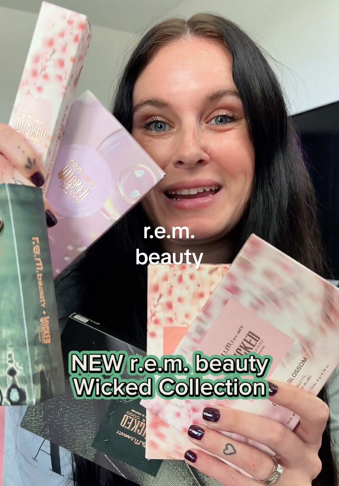 The new @r.e.m. beauty Wicked collection is gorg 💚💗 #rembeauty #rembeautybyarianagrande #rembeautywicked #rembeautywickedcollection #tiktokshopcreatorpicks 