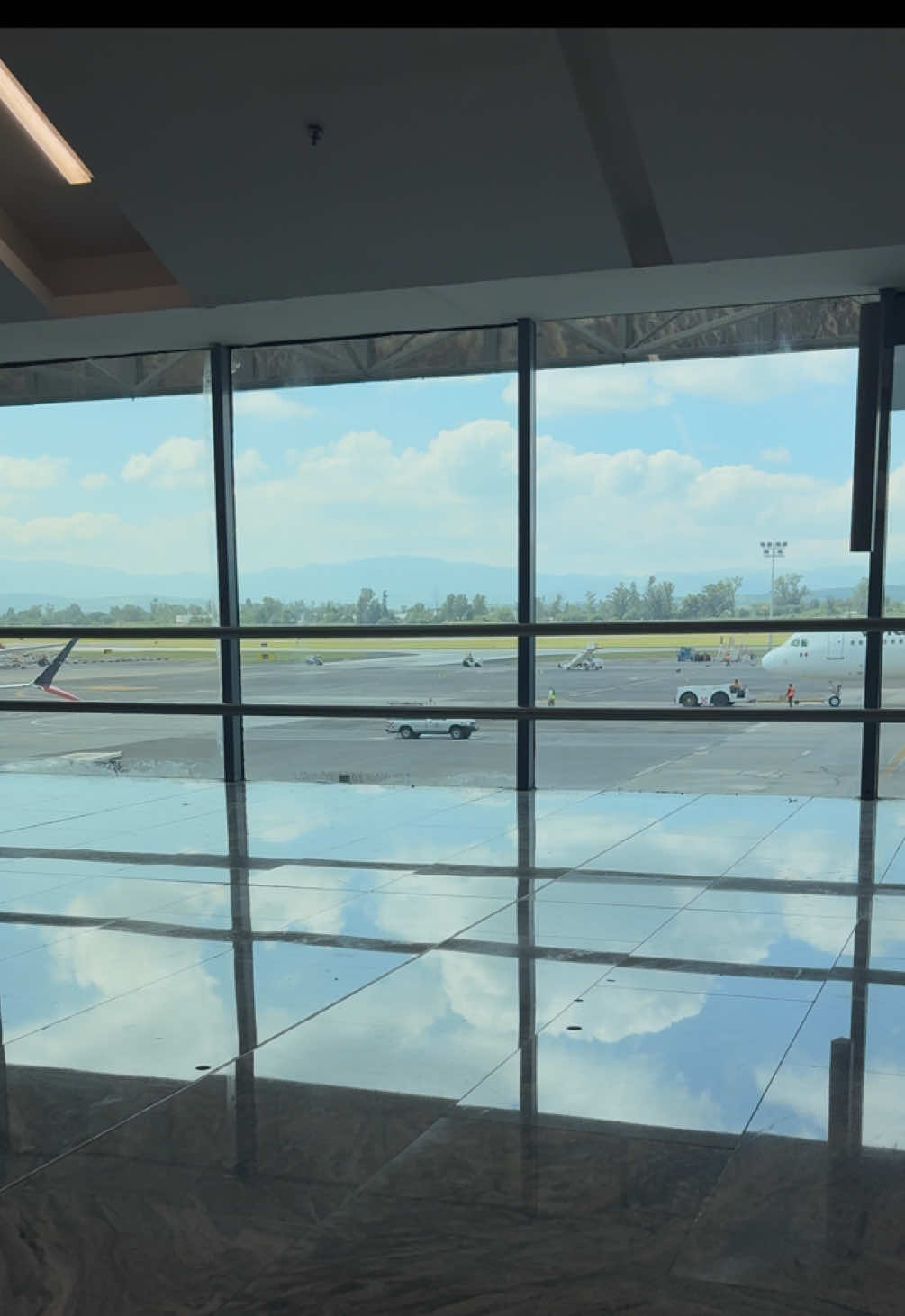 my fav walks 🤏🏻🤭🔜#travel #airport #fyp #parati #SelfCare  