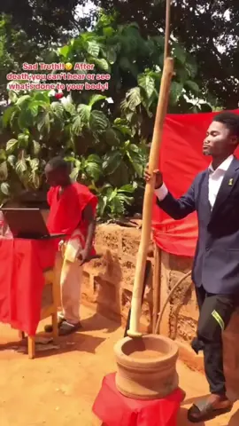 This thing must stop 🛑 let respect the dead body.Note:This page doesn’t support any violence #goviral #foryoupage #ghanatiktok🇬🇭 #ghananaija🇬🇭🇳🇬 #nkum08 @Her Excellency Nana A. McBrown @Yesu Mogya Stephanie BILG fabr @onuaonline @kobbyKyei_ 