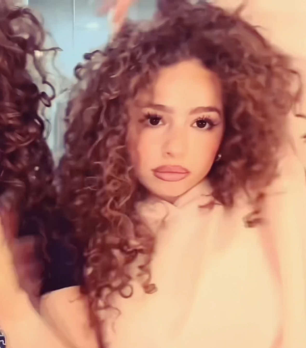 #elianakalogeras || eliana version to this trend || I was to lazy to add the text hehe || #fyp #viral #foryou #kalogerassisters || @demitrakalogeras @sundaykalogeras @Patrisha @Noah Risling @Eliana Kalogeras 