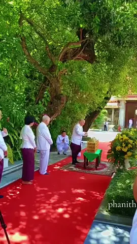 🙏🙏🙏សូមក្រាបថ្វាយបង្គំថ្វាយព្រះពរ ព្រះករុណា ព្រះមហាក្សត្រ នៃព្រះរាជាណាចក្រកម្ពុជា សូមព្រះអង្គមានព្រះរាជសុខភាពល្អ ពេញបរិបូរណ៏ ព្រះជន្មាយុយឺនយូរ ជាងរយព្រះវស្សា🙏🙏🙏