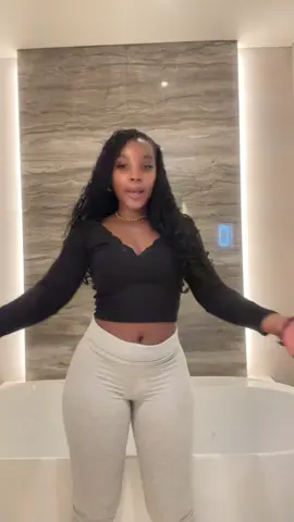 Don’t mind the hair fr taking it out soon😫 #fyp #kelly 