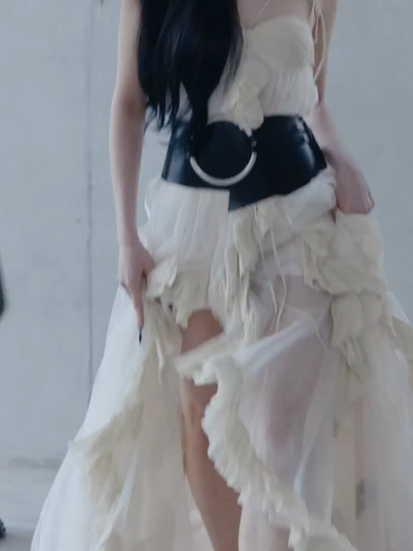 shes getting finer everyday its kinda crazy her hair on compact bites god #kazuha #nakamurakazuha #kazuhaedit #lesserafim #kpopedit