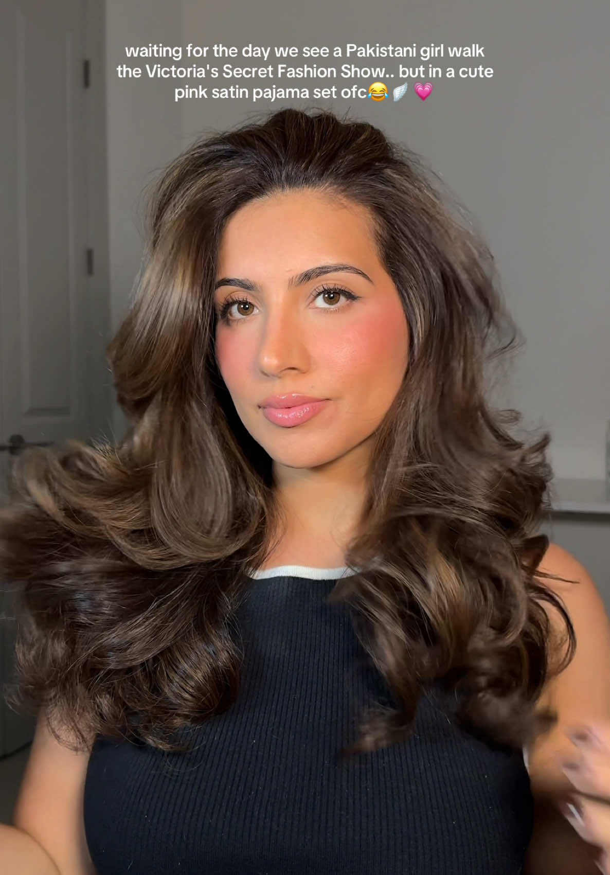 do yall think that would actually ever happen?! LOL anyways did my hair with the @Dyson USA airwrap + @UNITE Hair texture spray! always comes out so good #victoriassecret #victoriassecretfashionshow 