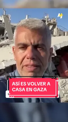 El periodista Mohamed al-Astal habla frente a las ruinas de su casa, destruida por los ataques israelíes. #gaza #palestina #israel