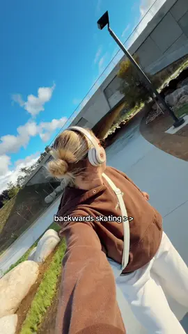this audio is cracking me up because I used to feel this too 😂 but love skating backwards now 🛼 #rollerskating #rollerskates #rollerskater #quadskates #rollergirl 