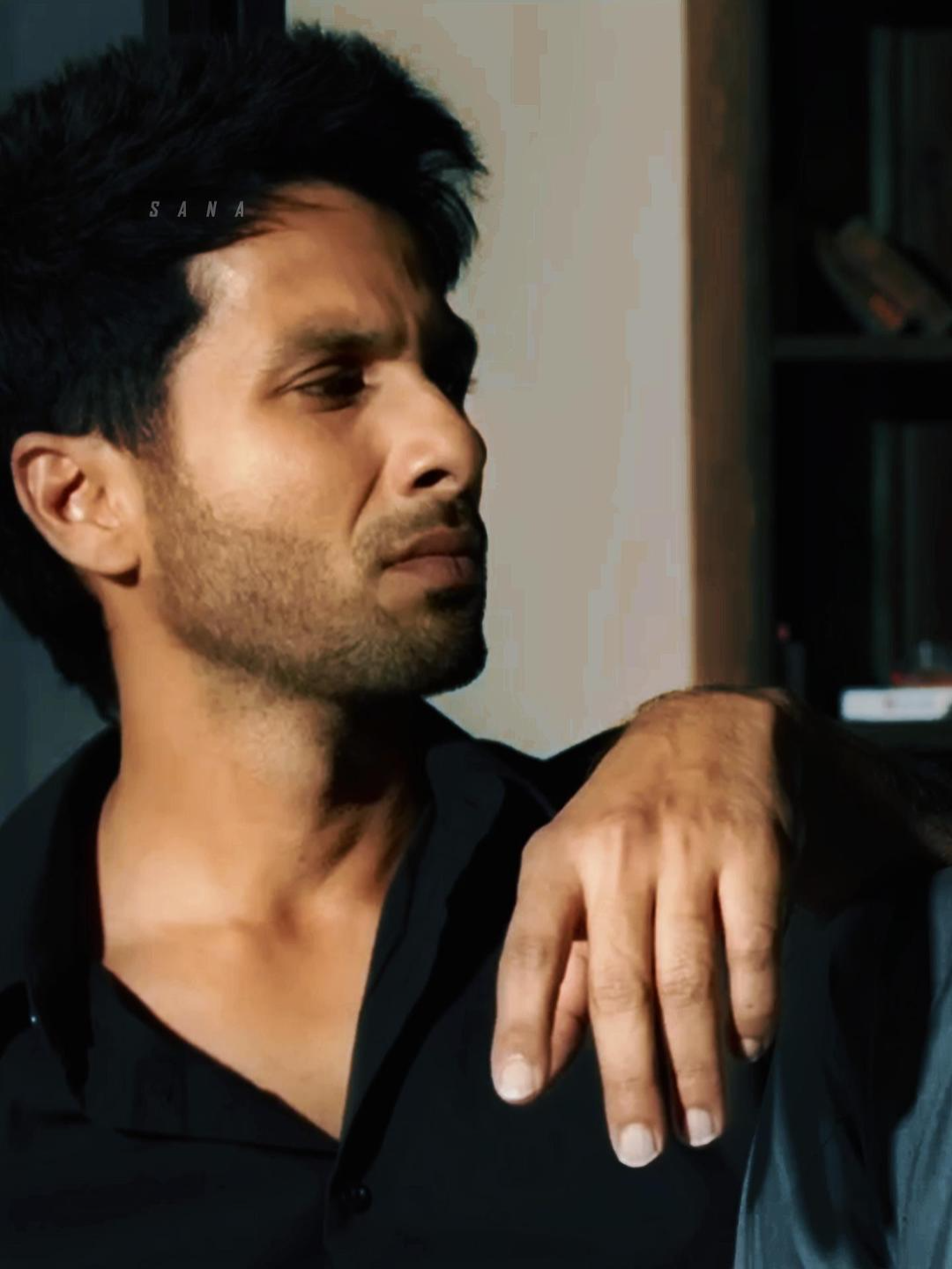 Bekhayali mein bhi tera hi khayal aaye…”🖤 #bekhayali #kabirsingh #sanas_vibez #bollywood #foryou #fyp