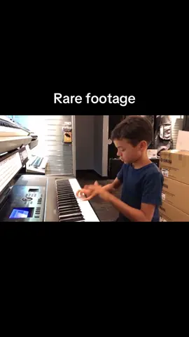 Dylan is playing somethng#truebloodtiktok #trueblood #dylantrueblood #piano #childhood @dylantrueblood @Momma Trueblood 