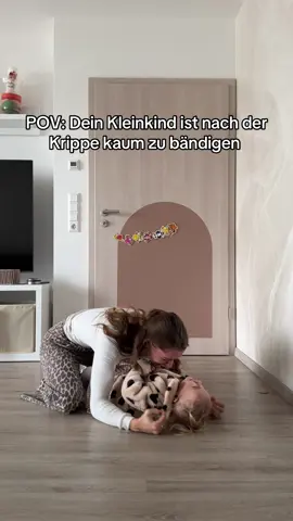 Sie ist immer so aufgedreht 😂 #MomsofTikTok #momanddaughter #toddlermom #krippenkind 