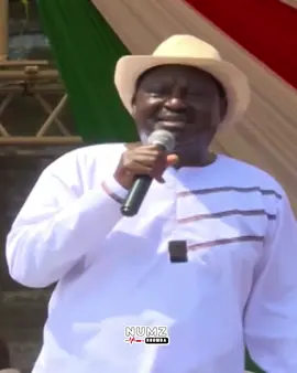 Raila Odinga singing mwanangu ajali haina kinga RIP Baba 😭😭