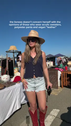 Bury me in a bed of silk of cashmere fr #OOTD #outfitinspo #thriftedoutfit #secondhandfashion 