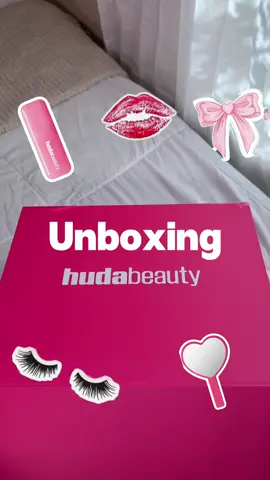 Yo, toda ilusionada esperando el famoso polvo azul viral de Huda Beauty... y al final descubrí que solo era marketing 😅😅 🤗Pero con estas nuevas bellezas, la verdad sí valió la pena caer en la trampa💕🤗 🔗link de compras 🛒  https://community.hudabeauty.com/s/viridiana @Huda Beauty #hudabeauty #hudabeauties #unboxing  #trendingmakeup  #creatorsearchinsights 
