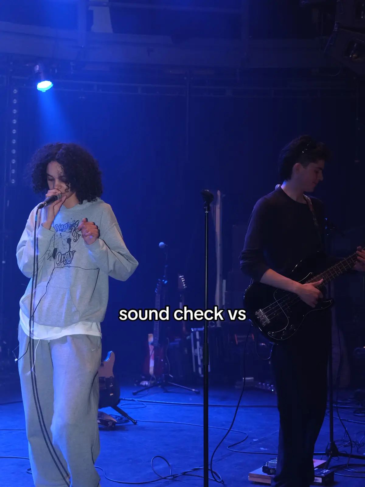 always in our baggy joggings until right before the show #nayasego #tour #concert 