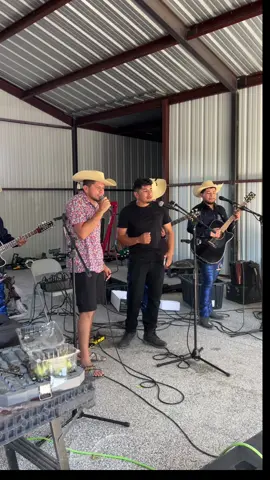 Yo no quiero llantos, yo no quiero penas un palomazo con el compa @El lagunero y #EstiloEfectivodeAustin 