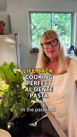 Cook perfect al dente pasta everytime! Have you tried this? #foodtiktok #pasta #aldente #lifehacks #food 