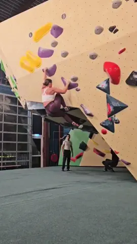 Ik heb mijn verborgen talent gevonden denk ik. 🥹😂 ik ga terug de gym in… #boulder #bouldering #gym #gymtok 