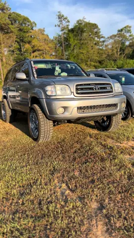 Got some stuff under my sleeve 🤫 #Luxuryleanin #leanedoutomar #squattedtrucks🤢 