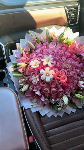 Un gesto simple, un impacto eterno: flores para ella. ✨🌷#fyp #paratipage 