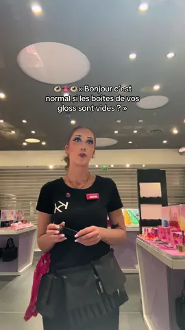 Au moins 30 fois par jours cette question 😂 mais oui nous protégeons nos gloss à cause des vols !💗 #viralvideos #kikomilano #pourtoi #kikomakeupmilano #glosskiko 