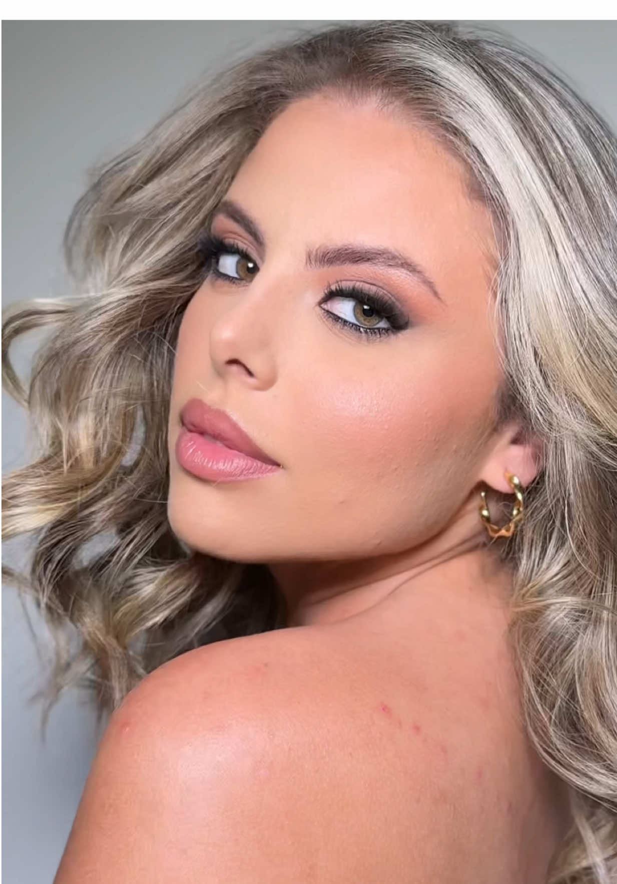 Feiticeira fez feitiço… e eu virei outra mulher 🤭💇🏼‍♀️ @Rosana Lima  Arrasou 😍♥️ #CabeloLoiro #LoiroPerfeito #LoiroIluminado #Transformação #CabeloDosSonhos          