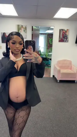 SHI ME 😏 #benetnicole 