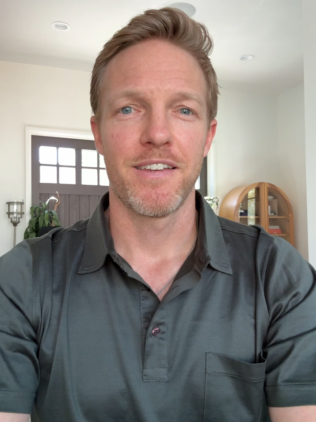 Too many applicants dismiss short shorts as fun and largely irrelevant, but that couldn't be further from the truth! These ostensibly fun questions are golden nuggets of opportunity where students can offer dense, often voice-driven responses that further individualize and humanize their application. Be creative and use the space afforded for you! #collegeadmissions #collegebound #collegeessay #applicationhelp #IvyLeague #ivyplus #dreamschool #applywithconfidence #4Dapproach #personalgrowth #interviewquestions