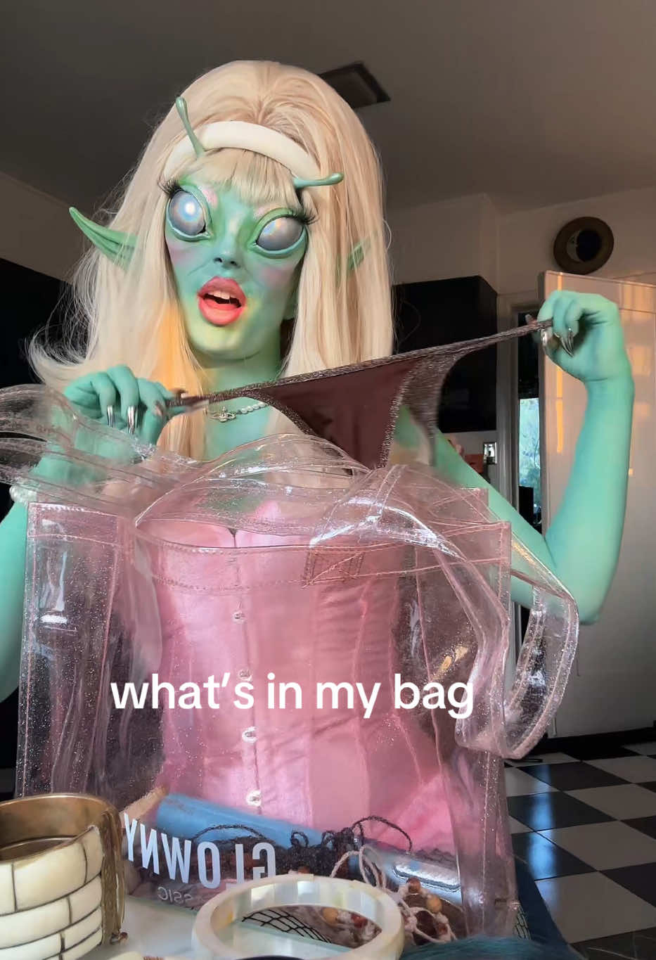 what’s in my bag 🙂‍↔️🙂‍↔️🙂‍↔️