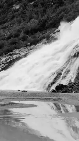 Happy Waterfall Wednesday 🖤 #gerrigirl #alaska #nuggetfalls #waterfallwednesday #juneaualaska 