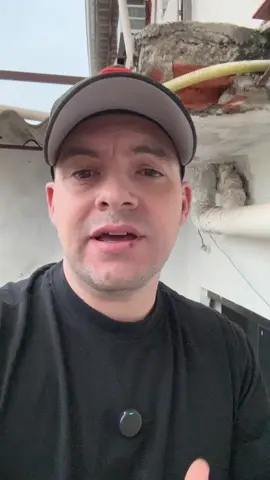 Nem tudo na vida é sobre o que você tem. Você pode ter a casa dos sonhos, um carro importado, o relógio mais caro... Mas se não tiver paz, tudo isso perde o sentido. A verdadeira riqueza não está nas coisas — está em ter tranquilidade pra dormir sem dívidas, em ter liberdade pra escolher seus caminhos, e em viver com leveza, sem precisar provar nada pra ninguém. Ter um dinheiro guardado, investir no seu futuro e conquistar sua independência é mais valioso do que qualquer bem material. Porque o que te faz realmente rico… é não depender de ninguém e viver em paz com você mesmo. . . #pobresincero #liberdadefinanceira💰 #mentalidadedesucesso #reflexaododia #oisraelpimentel 