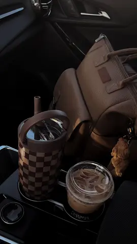 the perfect mom water bottle for fall 🤎☕️🧸🍂 #hydrojug #fall #fallaesthetic 