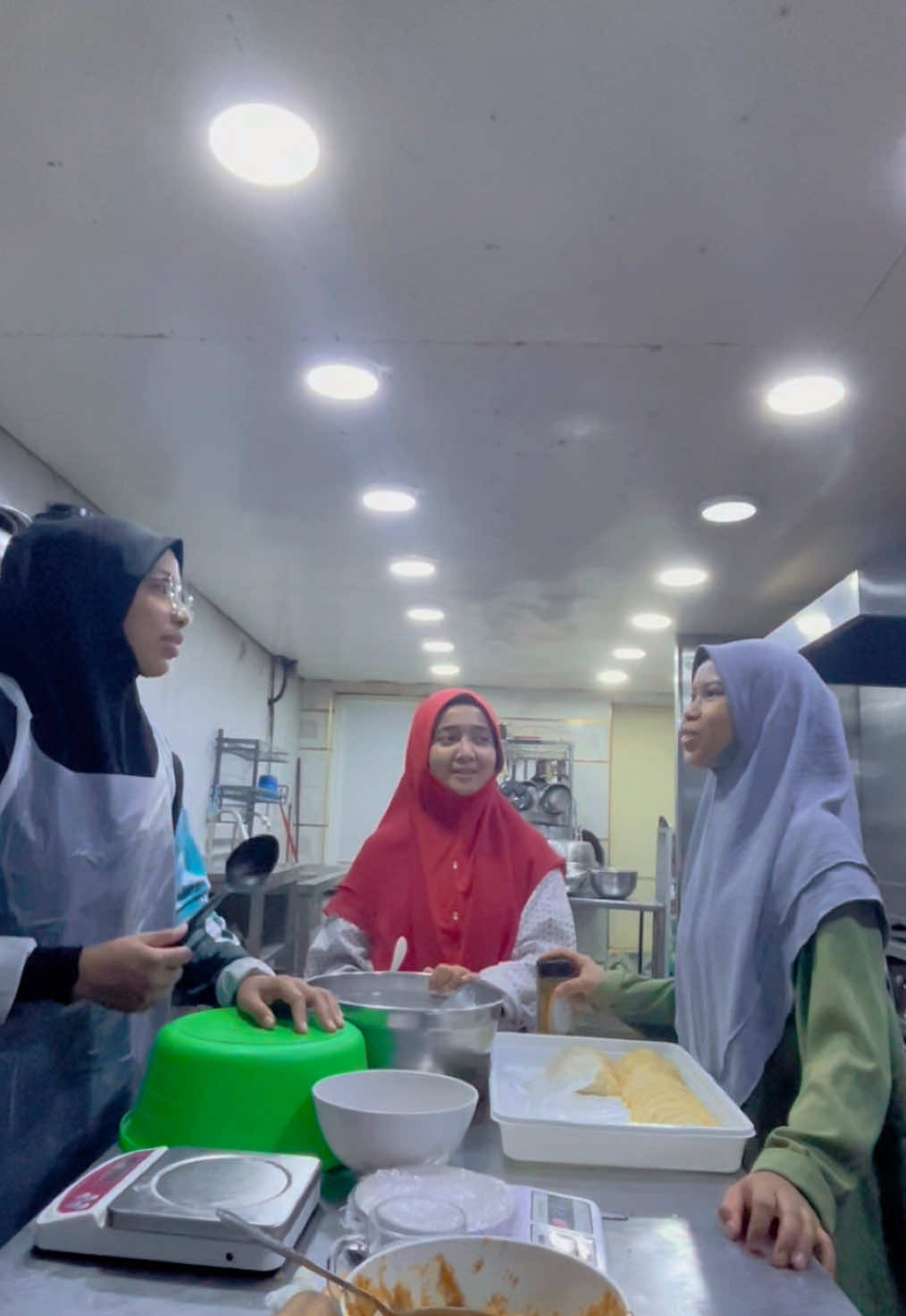 Pendidikan Rasulullah tersendiri Ada matlamat dan azam yang tinggi لا شرقية و لا غربية Tidak timur dan tidak barat Ia tali Islamiah InshaAllah sunnah Nabi Pergaulan lelaki dan wanita Terbatas sekali Bukan untuk makan gaji Bukan untuk degree Tapi untuk berdikari Untuk menjadi abid pemuja Allah... #pendidikan