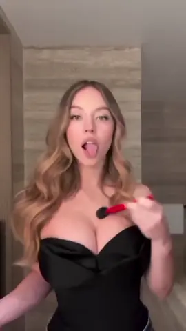 What a Goddess! #sydney #sweeney #sydneysweeney #hollywood #goddess 