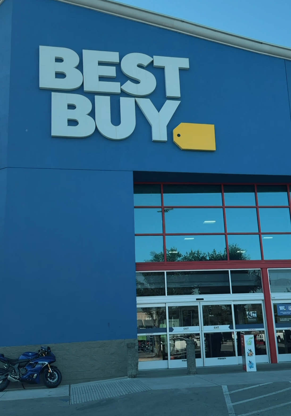 Best Buy field trip #iphone #apple #bestbuy #techtok #fyp 