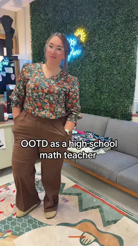 Happy Wednesday 🫶🏼 #teachersoftiktok #teacherlife #OOTD #teacherfit 