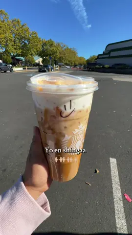 Eyyy 🙌🏼 #starbucksdrinks #icedpecancrunchlatte #pecancrunchlatte #starbiess #falldrinks 