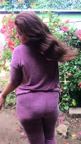 Amor propio es cuidarte 💕 Con Ymak, tu cabello recibe la nutrición que merece y tú el brillo que reflejas desde dentro. ✨ #YmakCare #ymakrd #ymakproducts @YMAK_RD 